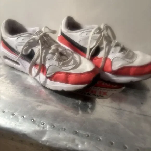 Women’s Nike Air Red/white Sneakers Size 9 - Picture 1 of 9